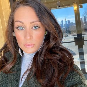 Meet your Posher, Olivia